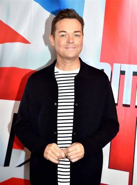 how tall is stephen mulhern.